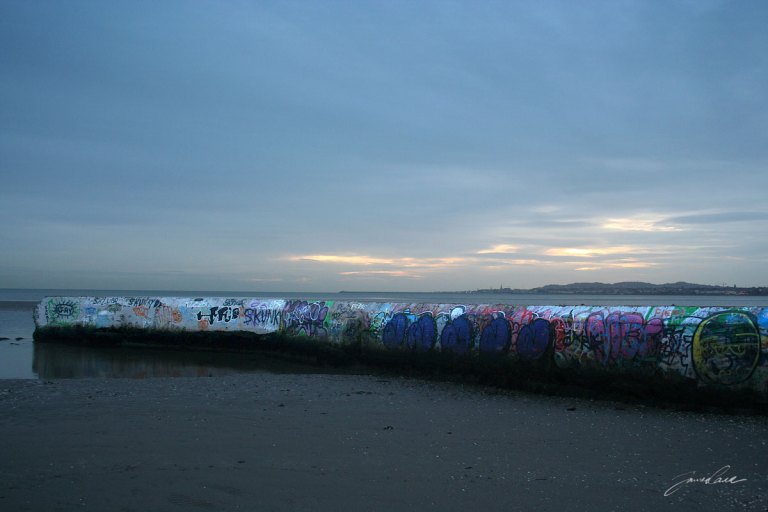 grafitti walls of sandymount baths